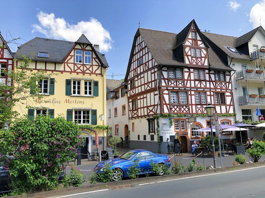 Straßen Café im Weinort Ediger-Eller - Mosel Urlaub in Ferienhaus Merl, Theisengasse 12, 56856 Zell (Mosel)